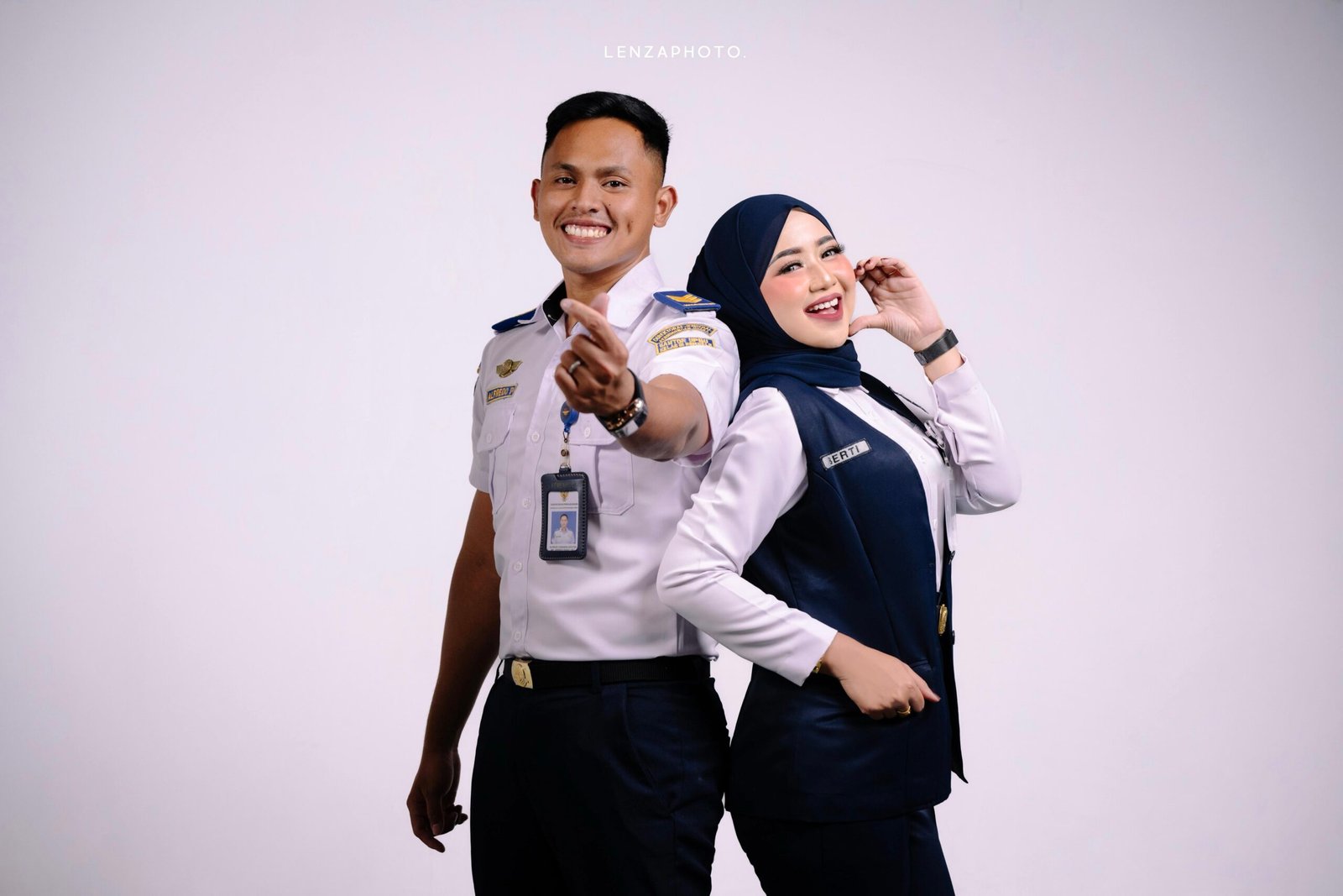 {"ARInfo":{"IsUseAR":false},"Version":"1.0.0","MakeupInfo":{"IsUseMakeup":false},"FaceliftInfo":{"IsChangeEyeLift":false,"IsChangeFacelift":false,"IsChangePostureLift":false,"IsChangeNose":false,"IsChangeFaceChin":false,"IsChangeMouth":false,"IsChangeThinFace":true},"BeautyInfo":{"SwitchMedicatedAcne":false,"IsAIBeauty":false,"IsBrightEyes":false,"IsSharpen":false,"IsOldBeauty":false,"IsReduceBlackEyes":true},"HandlerInfo":{"AppName":2},"FilterInfo":{"IsUseFilter":false}}