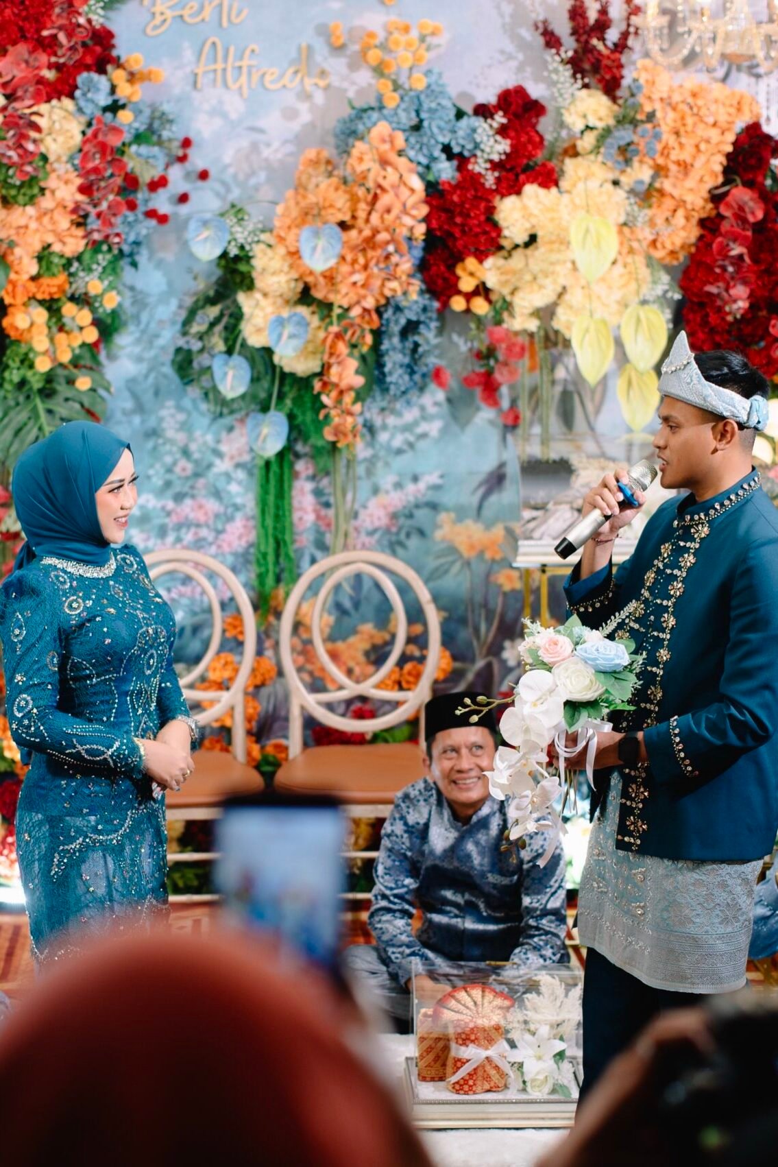 {"ARInfo":{"IsUseAR":false},"Version":"1.0.0","MakeupInfo":{"IsUseMakeup":false},"FaceliftInfo":{"IsChangeEyeLift":false,"IsChangeFacelift":false,"IsChangePostureLift":false,"IsChangeNose":false,"IsChangeFaceChin":false,"IsChangeMouth":false,"IsChangeThinFace":true},"BeautyInfo":{"SwitchMedicatedAcne":false,"IsAIBeauty":false,"IsBrightEyes":false,"IsSharpen":false,"IsOldBeauty":false,"IsReduceBlackEyes":true},"HandlerInfo":{"AppName":2},"FilterInfo":{"IsUseFilter":false}}