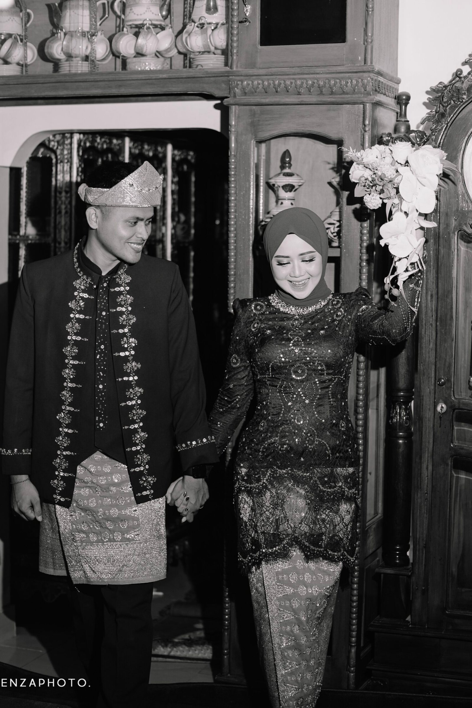 {"ARInfo":{"IsUseAR":false},"Version":"1.0.0","MakeupInfo":{"IsUseMakeup":false},"FaceliftInfo":{"IsChangeEyeLift":false,"IsChangeFacelift":false,"IsChangePostureLift":false,"IsChangeNose":false,"IsChangeFaceChin":false,"IsChangeMouth":false,"IsChangeThinFace":true},"BeautyInfo":{"SwitchMedicatedAcne":false,"IsAIBeauty":false,"IsBrightEyes":false,"IsSharpen":false,"IsOldBeauty":false,"IsReduceBlackEyes":false},"HandlerInfo":{"AppName":2},"FilterInfo":{"IsUseFilter":false}}