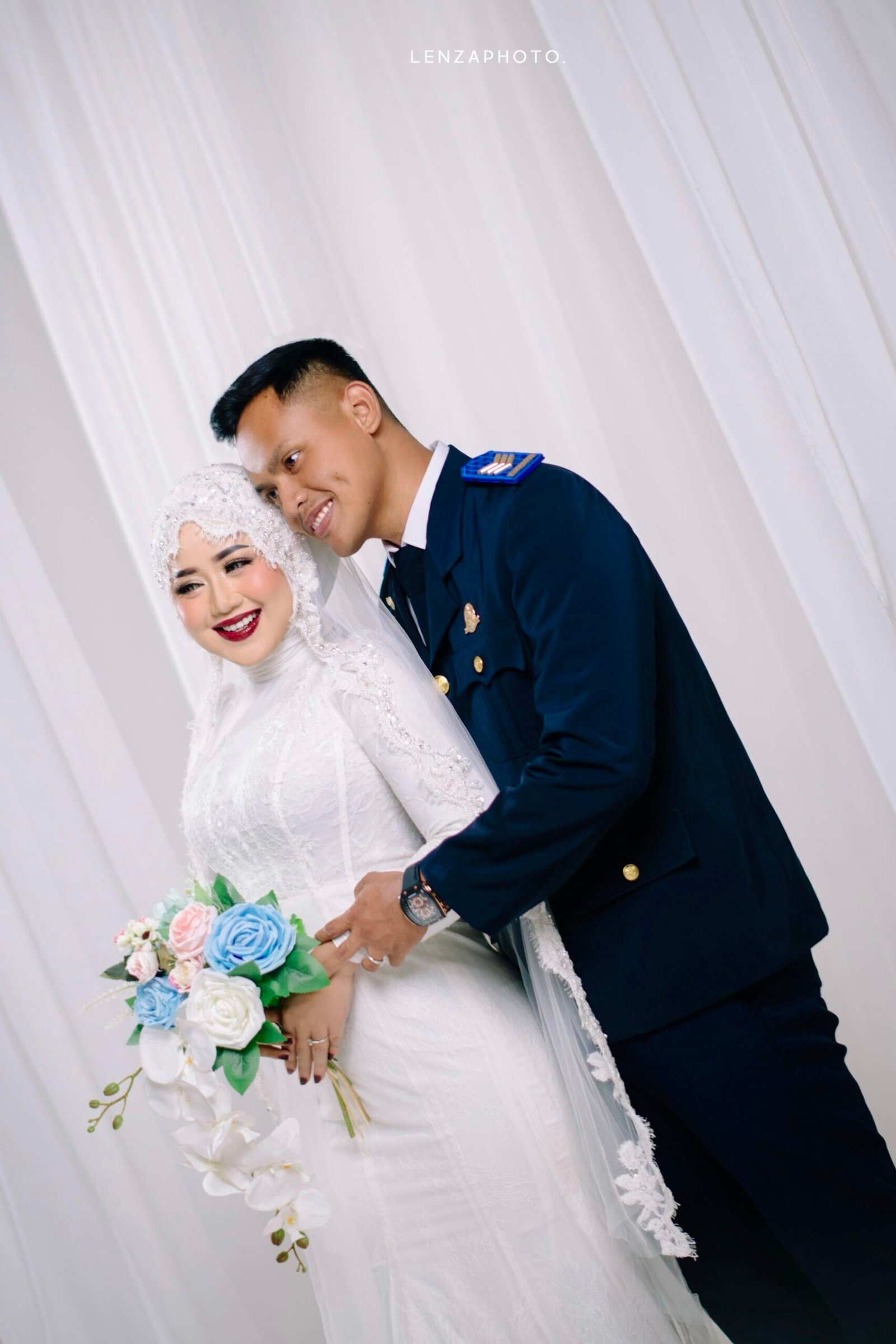 {"ARInfo":{"IsUseAR":false},"Version":"1.0.0","MakeupInfo":{"IsUseMakeup":false},"FaceliftInfo":{"IsChangeEyeLift":false,"IsChangeFacelift":false,"IsChangePostureLift":false,"IsChangeNose":false,"IsChangeFaceChin":false,"IsChangeMouth":false,"IsChangeThinFace":true},"BeautyInfo":{"SwitchMedicatedAcne":false,"IsAIBeauty":false,"IsBrightEyes":false,"IsSharpen":false,"IsOldBeauty":false,"IsReduceBlackEyes":false},"HandlerInfo":{"AppName":2},"FilterInfo":{"IsUseFilter":false}}